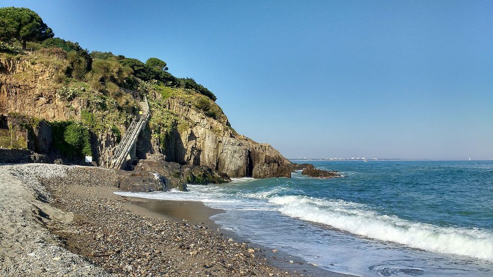 Crique rocheuse et plage de l'Ouille à Argelès-sur-Mer