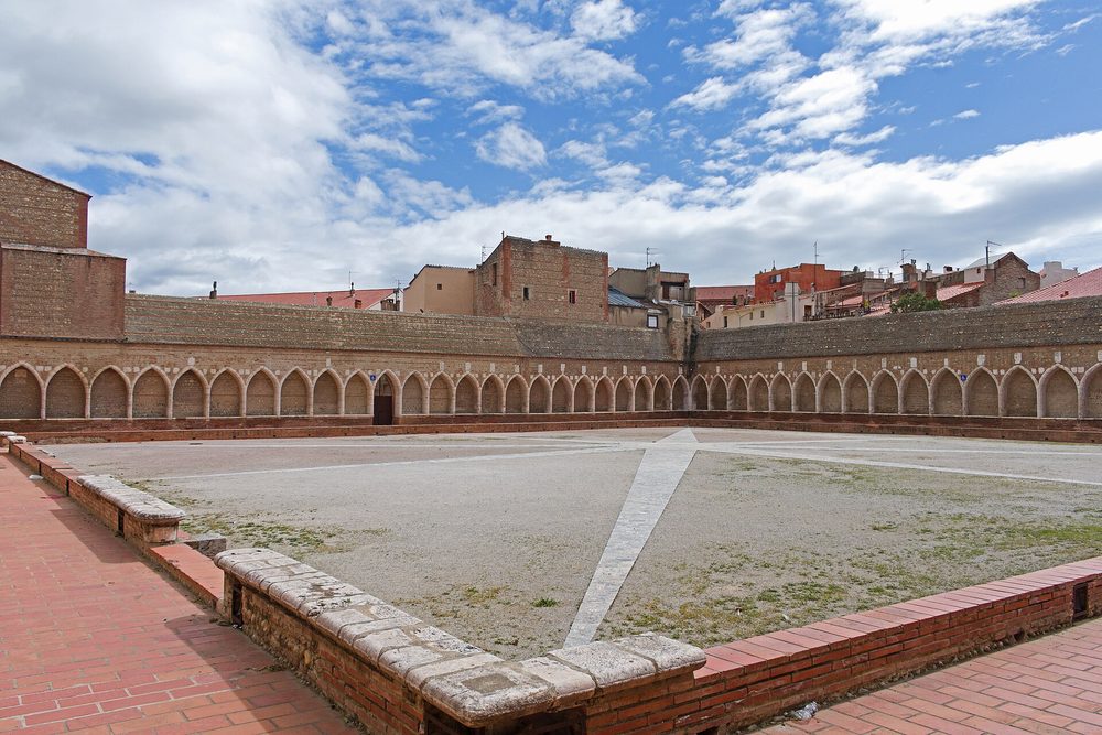 Le cloître du Campo Santo à Perpignan, calme retrouvé en fin de journée